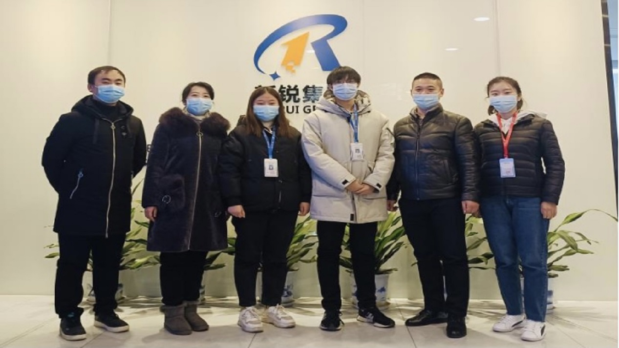 热烈接待武汉外语外事职业手艺学院来我司实习走访